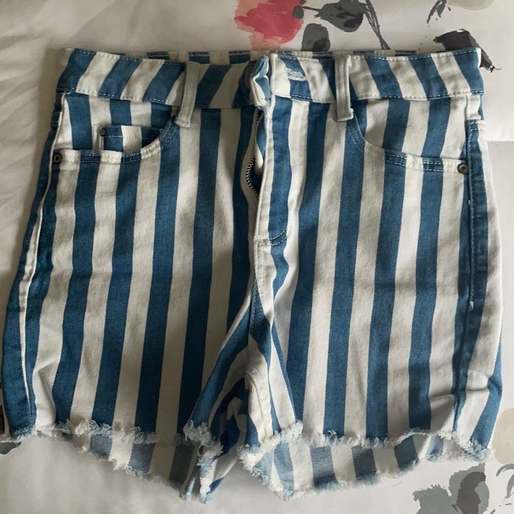 Cute high waist shorts